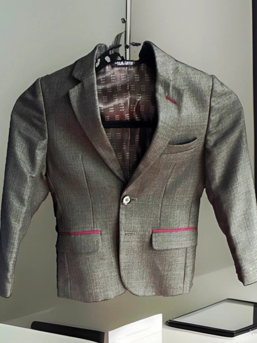 Boys Gray w/ Pink Trim Suit Jacket Size 5 Single Breasted 1 Button Lined
